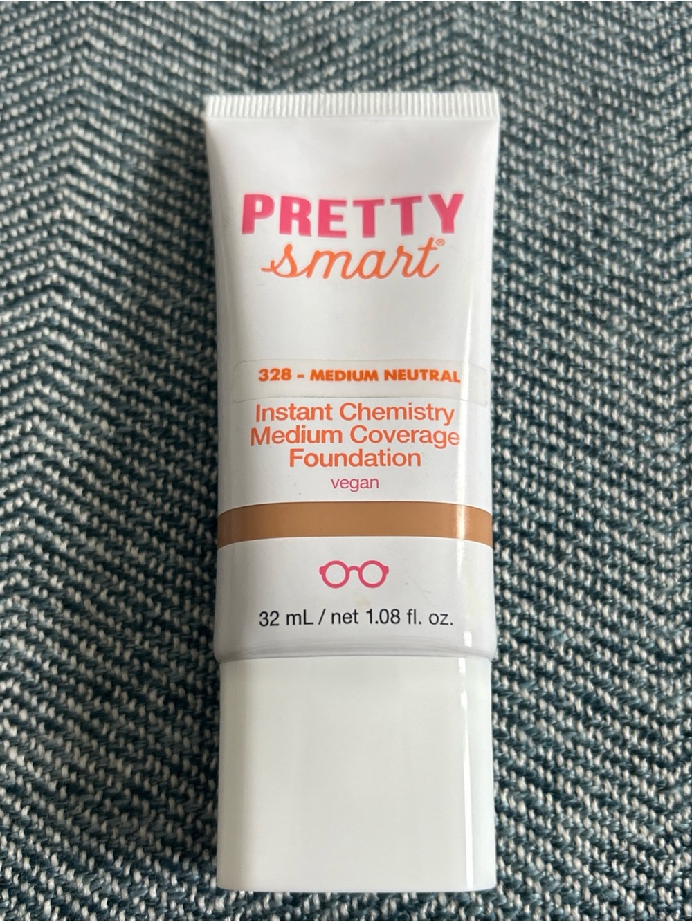 Pretty Smart Instant Chemistry Foundation, 328 Medium Neutral- 1.08 Fl. Oz.